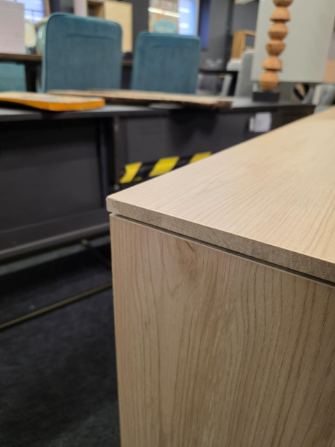 Szafka RTV Xooon Lindfield 160 cm DEFEKT
