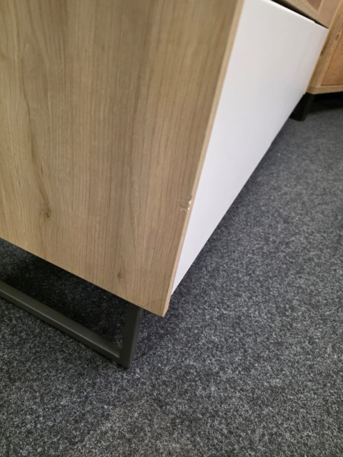 Szafka RTV Xooon Lindfield 160 cm DEFEKT